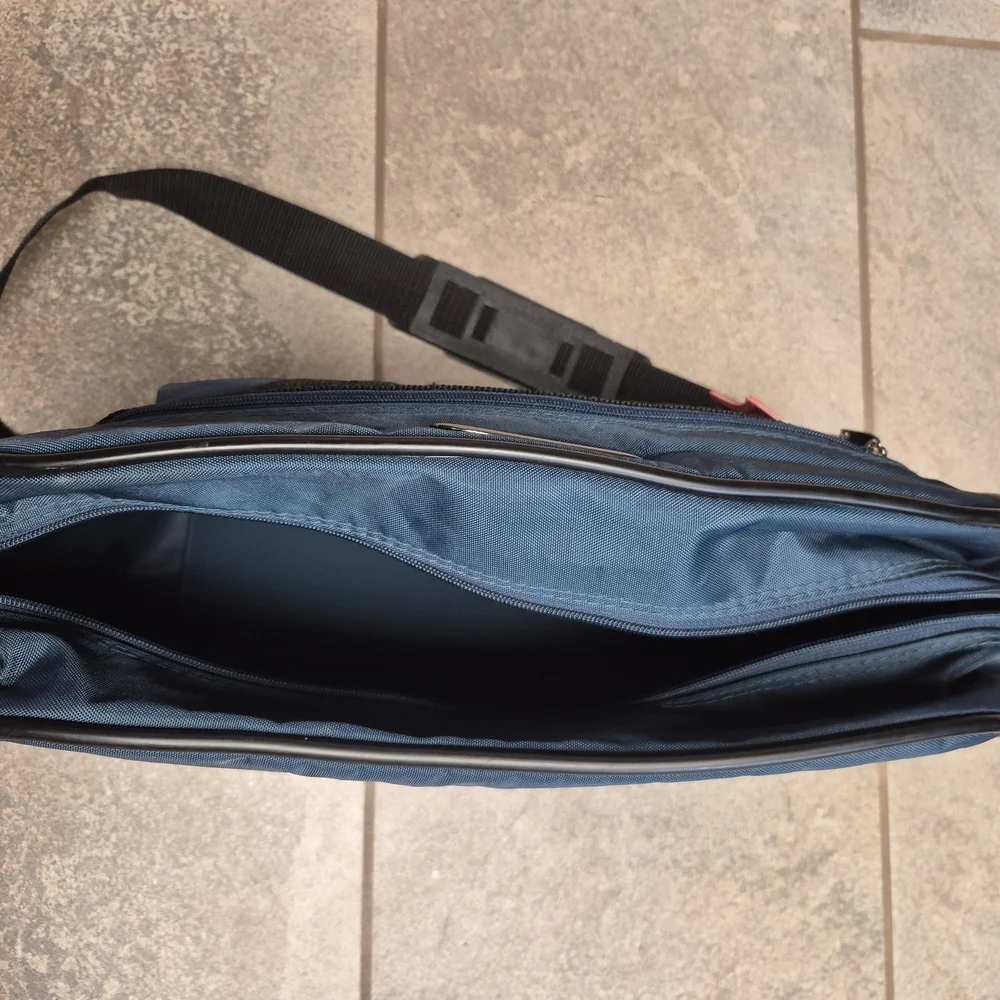 Vintage Y2K American Tourister Luggage TAG Crossbody‎ Travel Bag Nylon 2000s